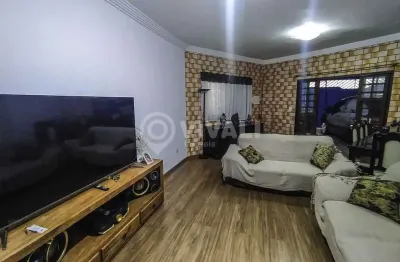 Casa com 3 quartos à venda na rua benjamin fontana, vila cruzeiro, itatiba, 195 m2 por r$ 742.000
