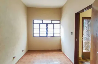 Casa comercial com 4 salas para alugar na travessa monsenhor kolly, centro, itatiba, 75 m2 por r$ 2.000