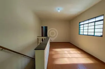 Casa com 4 quartos para alugar na rua júlio soares macedo, jardim morumbi, itatiba, 111 m2 por r$ 2.000