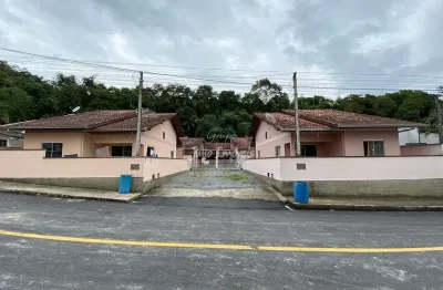 Casa com 3 quartos para alugar no Águas Claras, Brusque 
