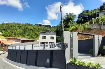 Casa com 4 quartos para alugar no Águas Claras, Brusque 