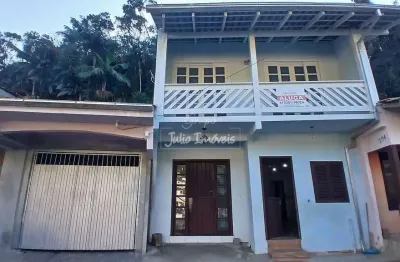 Casa com 3 quartos para alugar no Azambuja, Brusque 