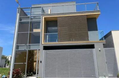 Casa 4 quartos (1 revertido em escritorio) 388m2 - alto padrão em condomínio - *aceito permuta*