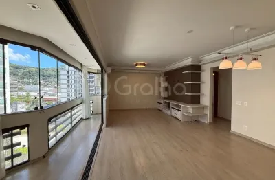 Amplo Apartamento à Venda no Centro de Florianópolis – Excelente Localização