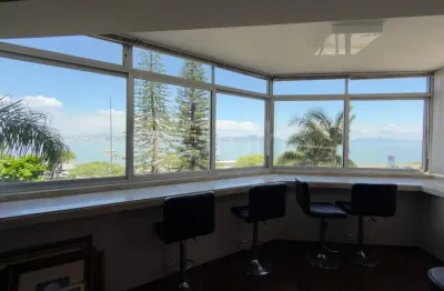 Apartamento de 226m² com 4 quartos sendo 2 suítes na Beira mar