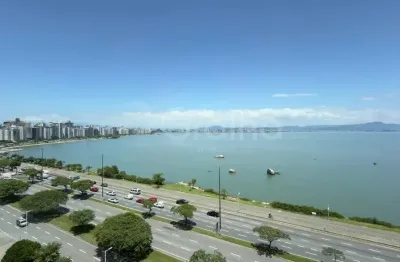 Apartamento de 226m² com 4 quartos sendo 2 suítes na Beira mar