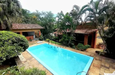 Linda casa à venda - 5 dormitórios sendo 3 suítes - 1.100m² de terreno e 500m² de área construída -