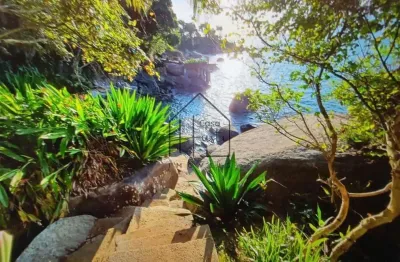 Área nobre no sul de ilhabela. ideal para condomínios e loteamentos, e com praia exclusiva de frent