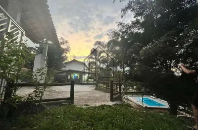 Chácara mobiliada à venda, 2.500m² de área e 265m² de construção - 3 suítes espaçosas - recanto dos