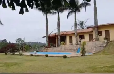 Chácara para Venda e Locação, 1.972 m² de terreno e 360 m² de área construída - Bairro Ressaca, Emb