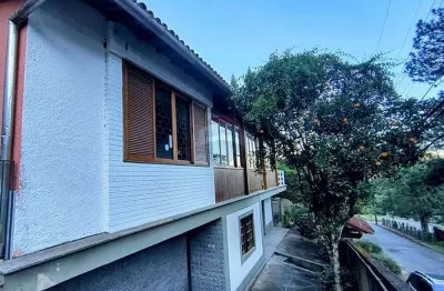 Casa com 3 suítes, em excelente localização para acolher sua família!