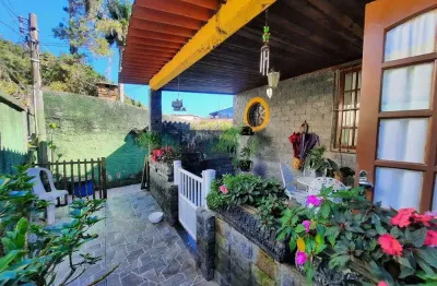 Oportunidade imperdível em teresóopolis / 3 casas em um só terreno com 640 m² com piscina e garagem