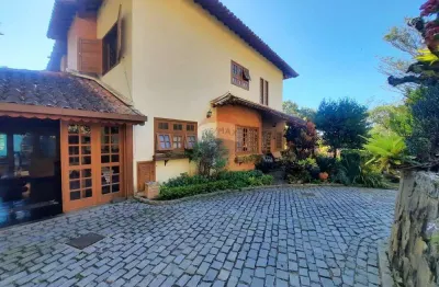 Locação de uma linda casa em condomínio no bairro quebra frascos teresópolis