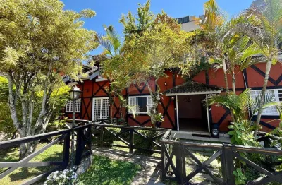 Charmosa casa em condomínio com 3 quartos (2 suítes)  - alto  - teresópolis -rj
