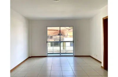 Apartamento 2 quartos, 1 suíte e varanda para locação em agriões- teresópolis