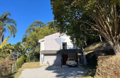 Casa com 3 suítes, lago privativo e 3.200m² de natureza no parque do imbuí, teresópolis