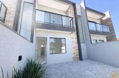 Sobrado à 500mts da praia no bairro gravatá em navegantes/sc