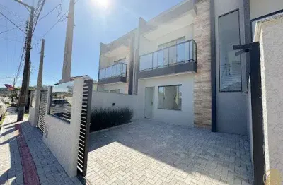 Sobrado à 500mts da praia no bairro gravatá em navegantes/sc