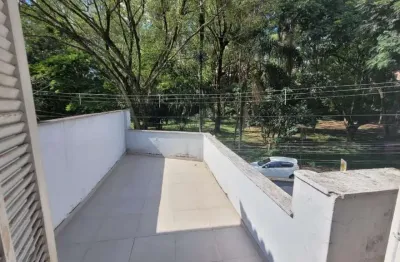 Casa estilo sobrado com 3 dormitórios, vaga e quintal no jardim bonfiglioli.