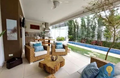 Casa à venda em condomínio fechado na granja viana.