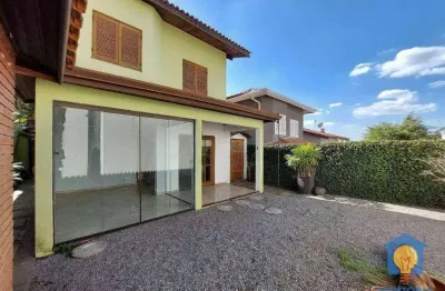 Casa à venda no condomínio fechado na granja viana.