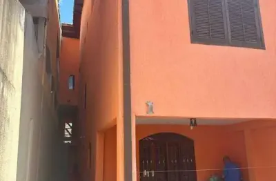 Casa bem conservada em cotia, duas casas com entradas separadas