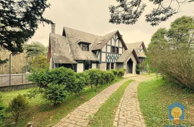 Casa à venda na fazendinha com porteira fechada, sofisticação e estilo atemporal .