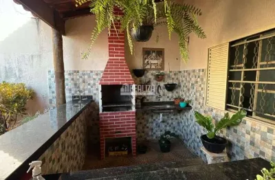 Casa com 2 quartos para alugar no Jardim Elza Amuí I, Uberaba 