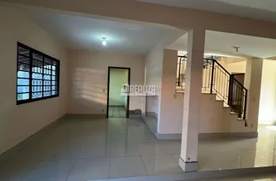 Casa a venda e locacao no bairro sao sebastiao, uberaba - 3 dormitorios e quintal