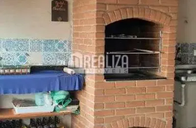 Casa a venda com 3 dormitorios e churrasqueira no bairro santos dumont, uberaba