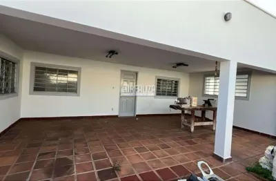 Casa a venda no bairro abadia, em uberaba - 3 dormitorios, 2 banheiros, garagem coberta