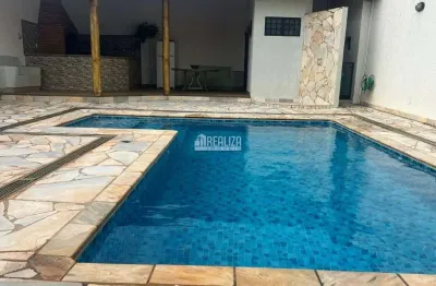 Casa com 4 quartos à venda na Vila Celeste, Uberaba 