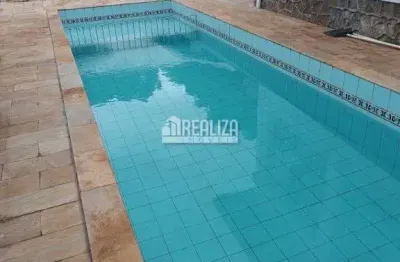 Casa com 5 quartos para alugar no Fabrício, Uberaba 
