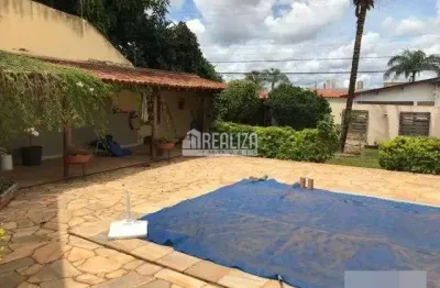 Casa com 4 quartos à venda no Jardim São Bento, Uberaba 