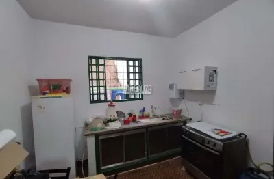 Linda casa no centro de uberaba com 3 dormitorios e 2 banheiros