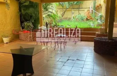 Casa com 7 quartos à venda no Centro, Uberaba 