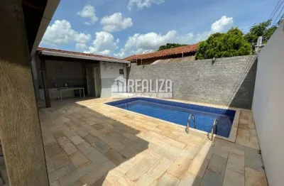 Casa com 4 quartos à venda no Conjunto Treze de Maio, Uberaba 