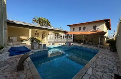 Casa com 4 quartos à venda no Santa Maria, Uberaba 