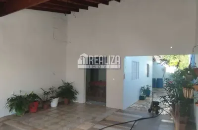 Casa com 2 quartos à venda na Cidade Ozanan, Uberaba 