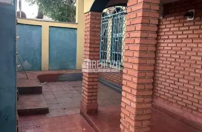 Vende-se casa com dois quartos no centro da cidade - Igarapava/SP