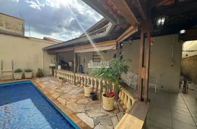 Casa a venda no Parque Sao Geraldo, Uberaba: piscina aquecida e varanda gourmet