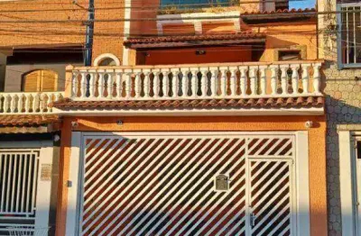 Sobrado exuberante  com 4 quartos e ótima localização