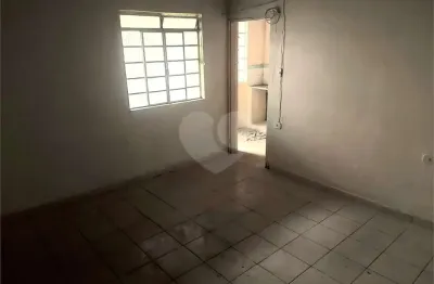 Casa com 1 quarto para alugar no Utinga, Santo André 