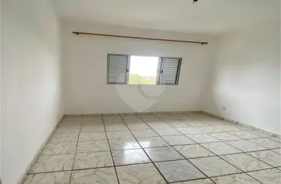 Apartamento com 2 quartos para alugar na Vila Metalúrgica, Santo André 