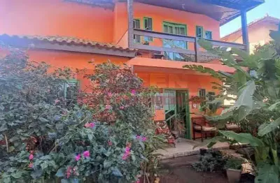 Casa duplex com 3 quartos no condomínio green ville i rasa, armação dos búzios/rj