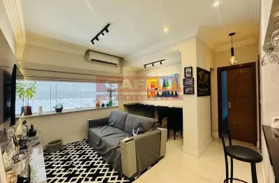Excelente apartamento reformado e mobiliado, silencio com vaga, andar alto, ao lado do metrô em copacabana