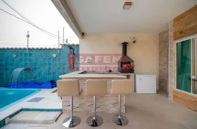 Casa duplex de luxo com 4 suítes, hidromassagem, cinema, piscina e lazer completo