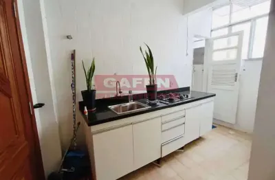 Excelente apartamento quarto e sala com dependência no posto 05 de copacabana - próximo a praia