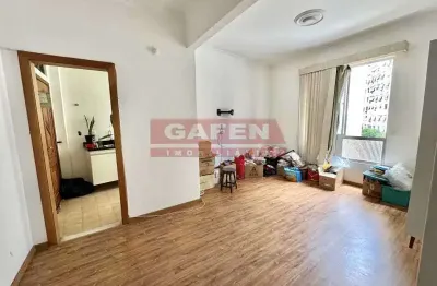 Excelente apartamento Quarto e Sala com dependência no posto 05 de Copacabana - próximo a praia