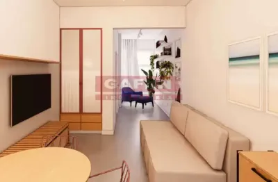 Excelente apartamento reformadíssimo em Copacabana - Rua Santa Clara
